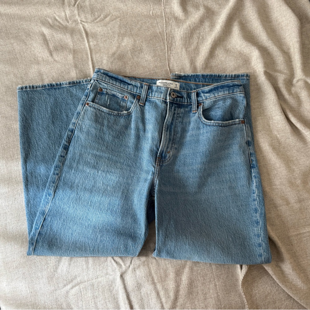 Abercrombie High Rise Vintage Straight Jean / Size 29 Short / EUC 👖 - Picture 4 of 8